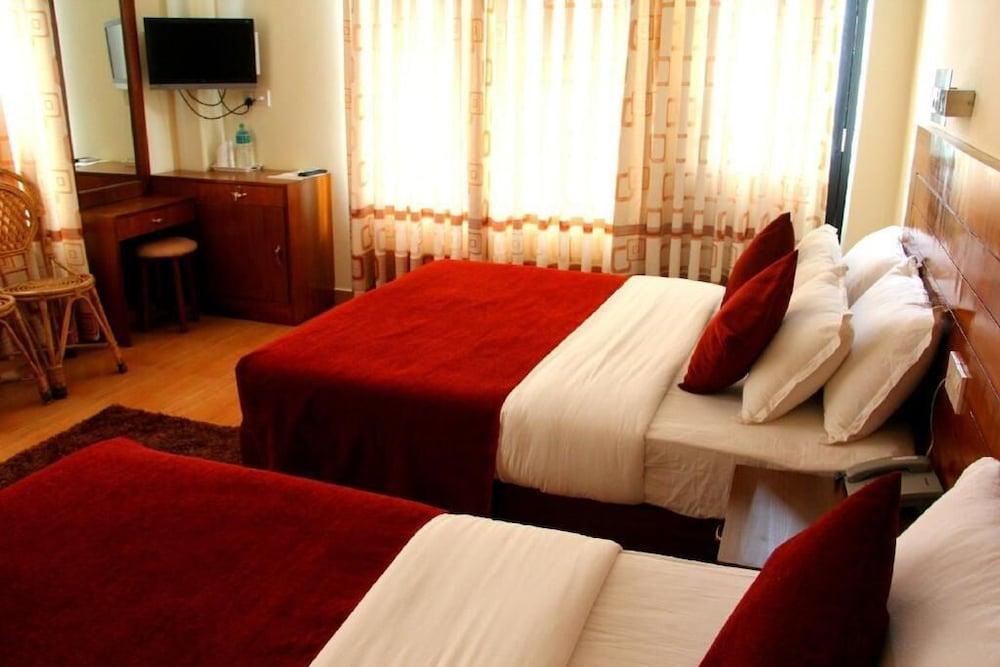 פוקהרה Hotel Tara מראה חיצוני תמונה