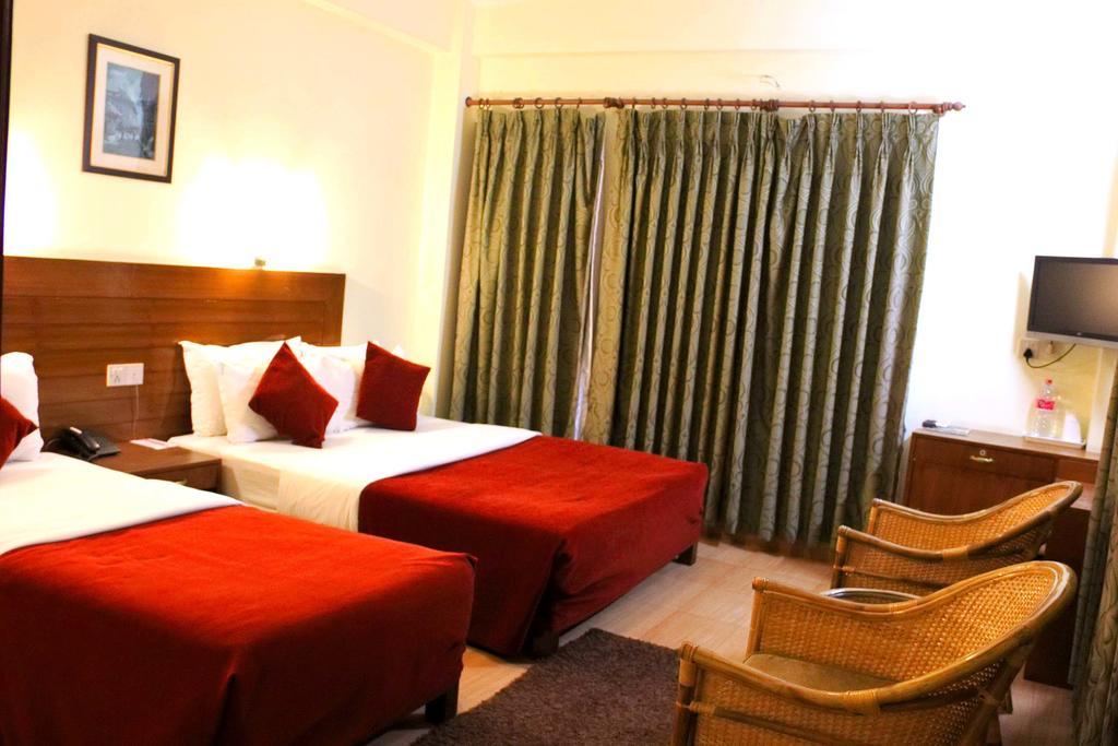פוקהרה Hotel Tara מראה חיצוני תמונה