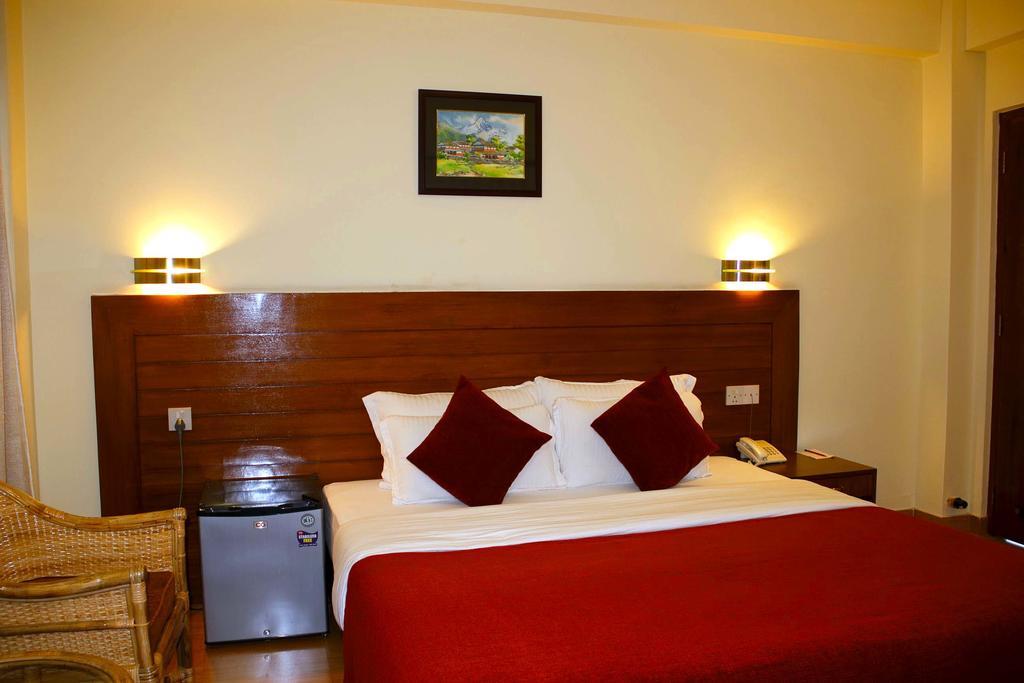 פוקהרה Hotel Tara מראה חיצוני תמונה